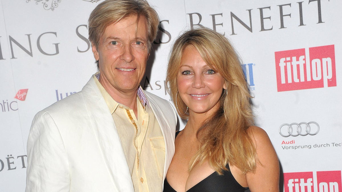 Jack Wagner and Heather Locklear connected a reddish carpet