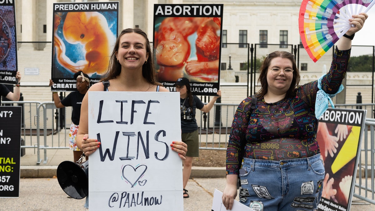 Pro-life protesters Supreme Court.