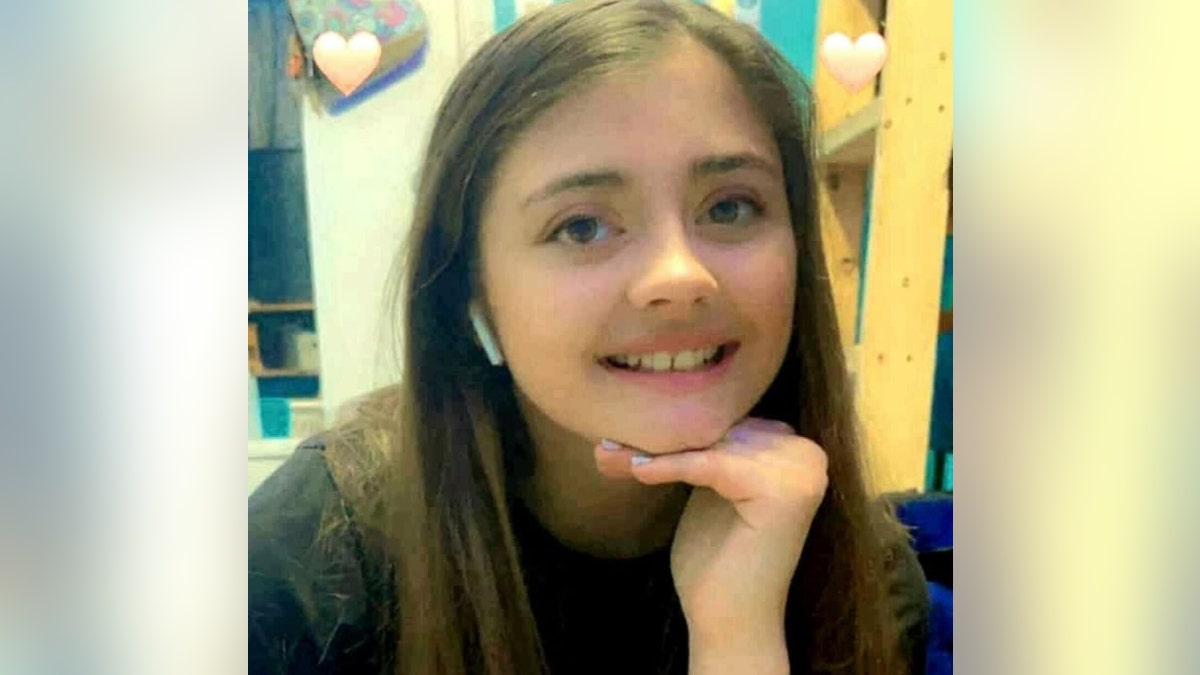Missing Georgia 16-year-old Kaylee Jones wearing an earbud