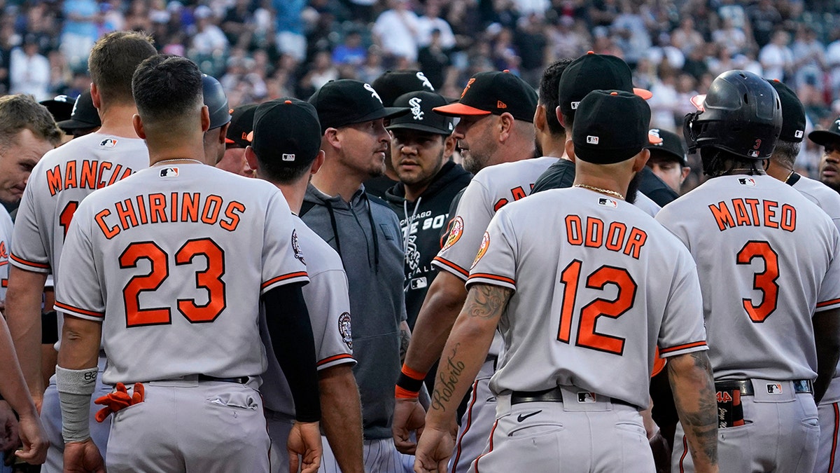 Orioles and White Sox clear benches
