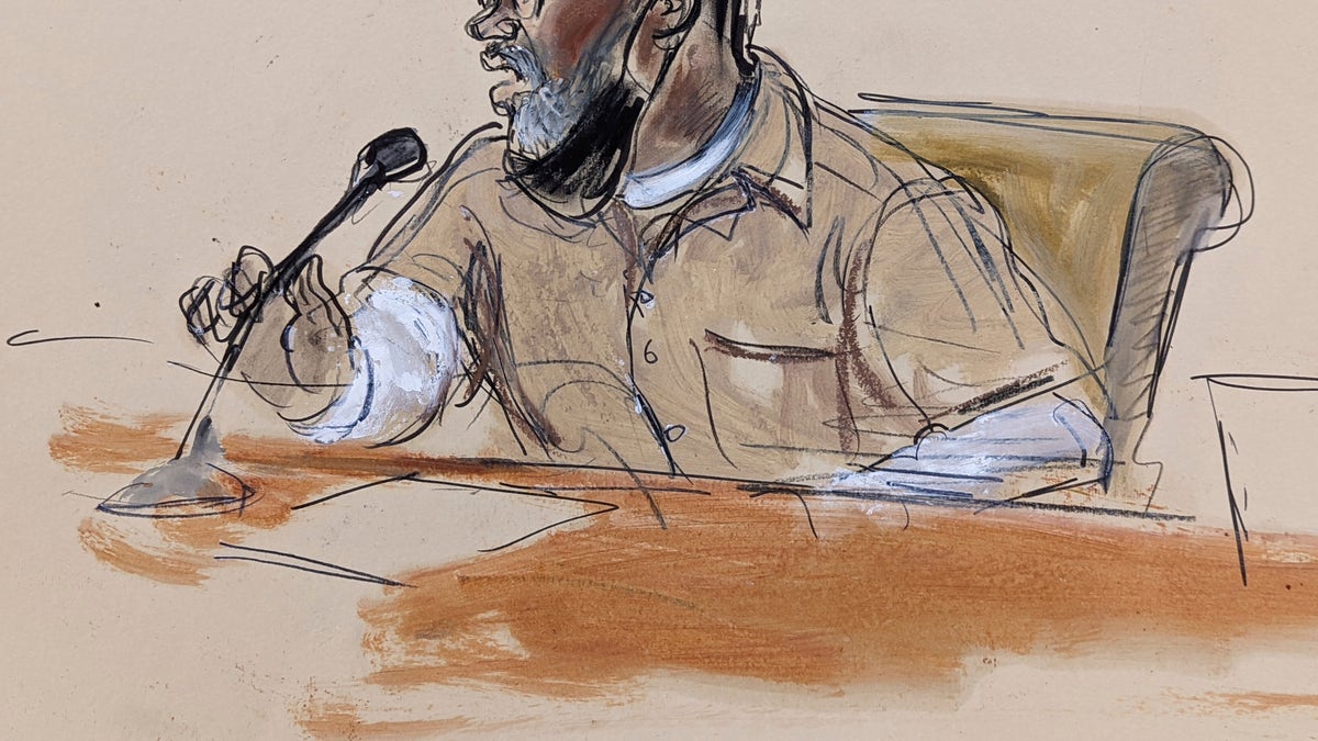 R. Kelly in the courtroom