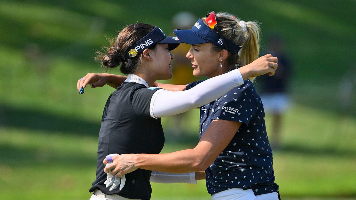 In Gee Chun and Lexi Thompson embrace