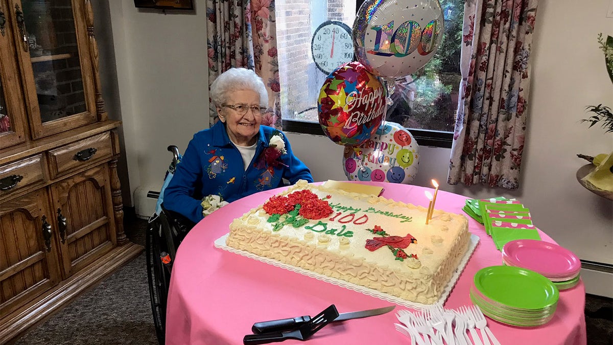 Fidalia "Dale" Breunig with her cake