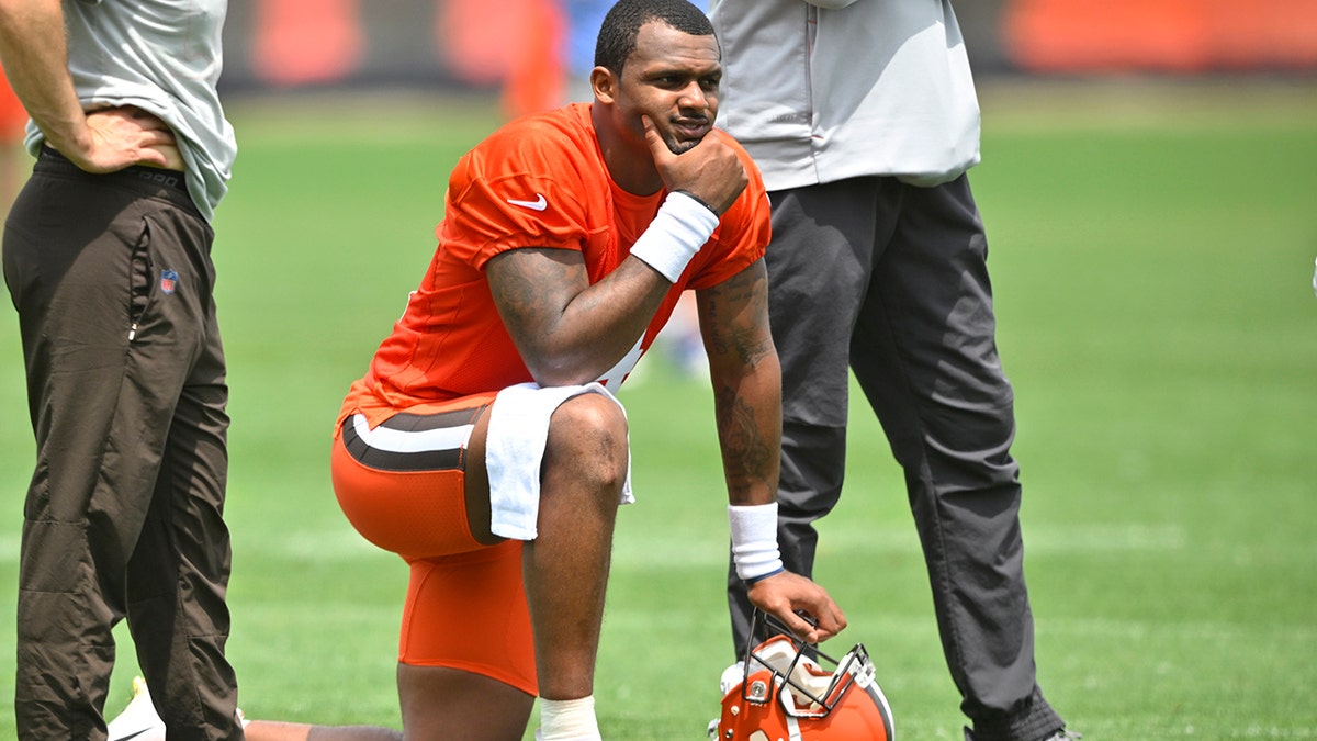 Deshaun Watson kneels