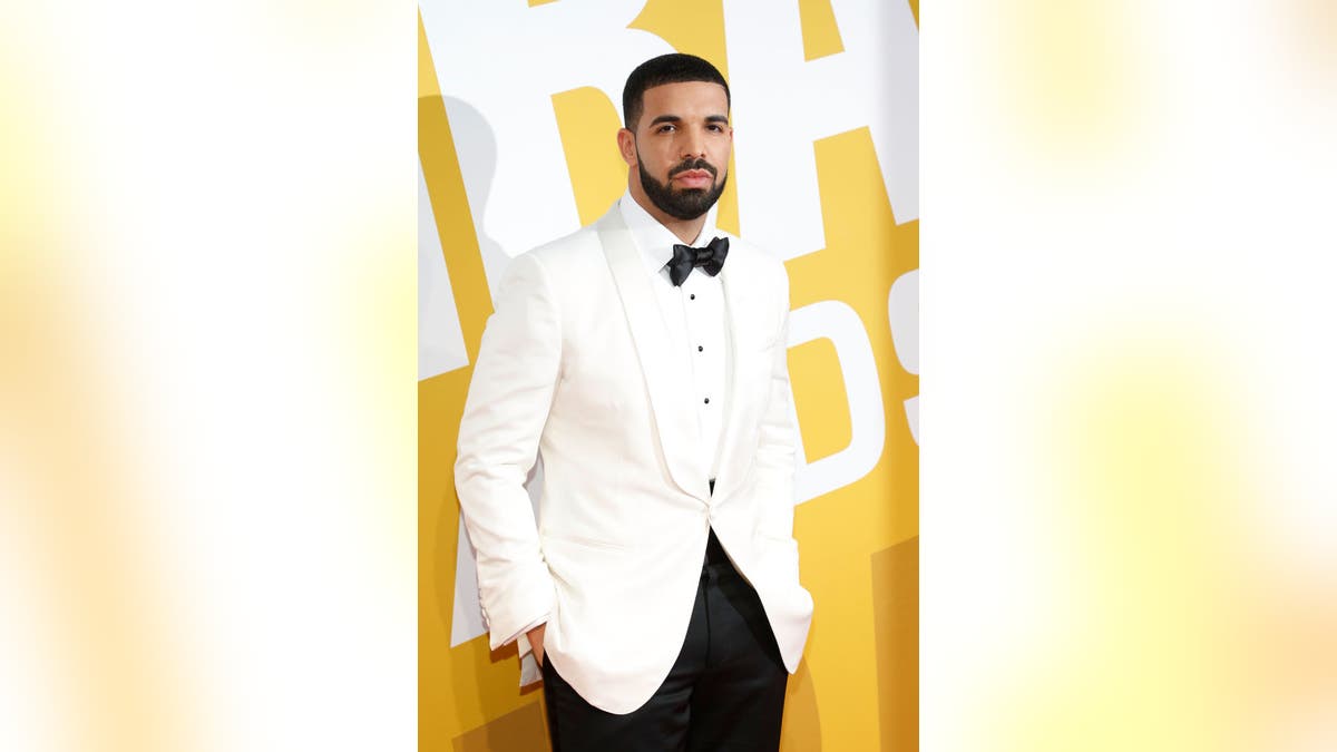 Drake makes an appearance at the NBA Awards