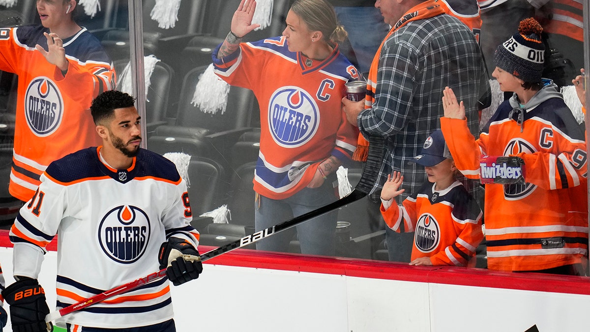 Oilers Evander Kane handles the stick