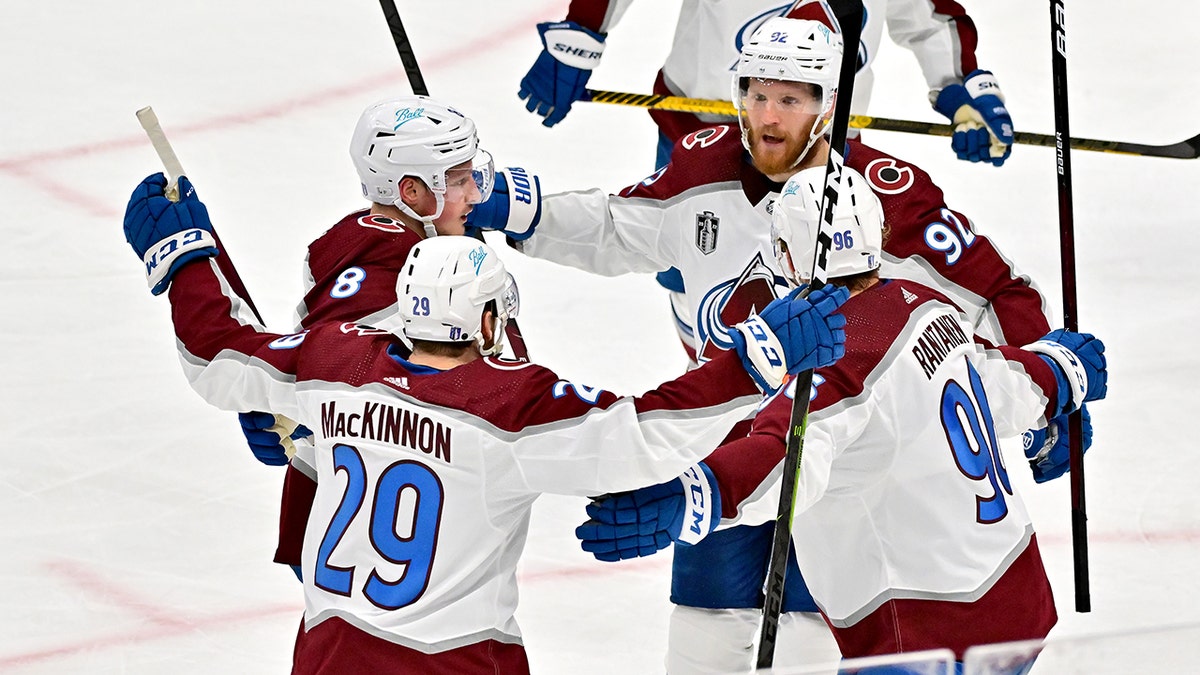 Avalanche celebrate in Game 4