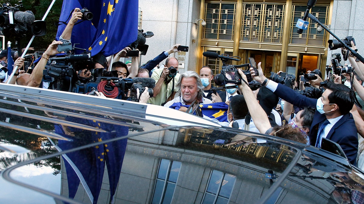 Steve Bannon leaves Manhattan federal courthouse