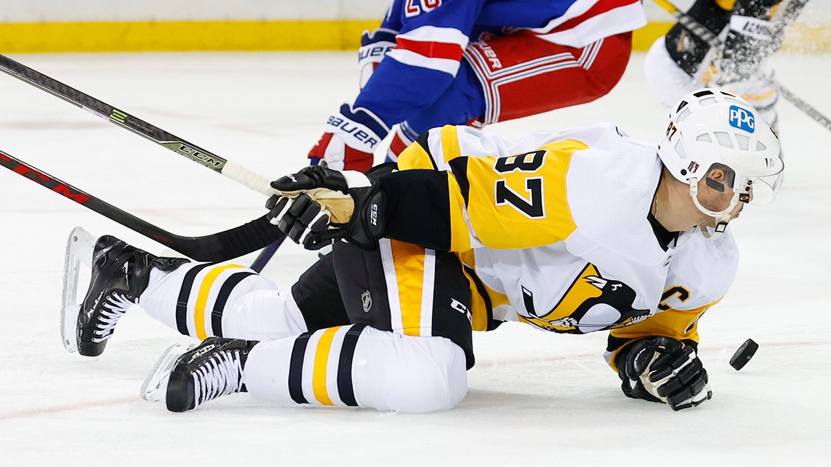 Crosby being hit in Game 5 vs Rangers