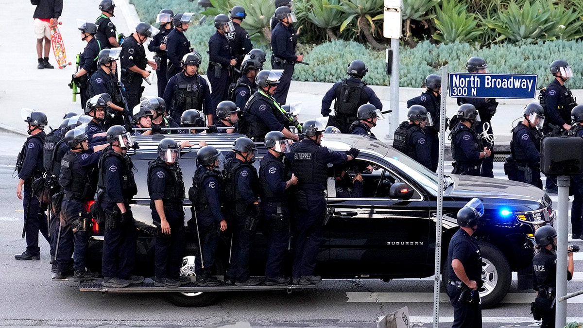 Los Angeles police crime protests