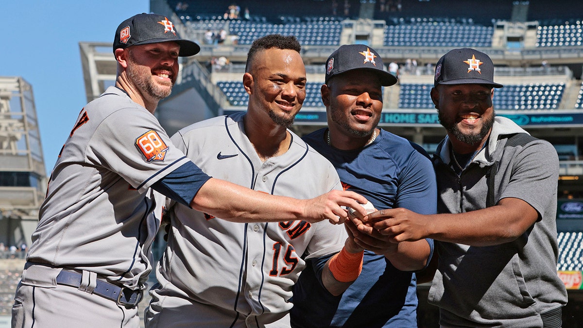 Astros players pose after no-hitter