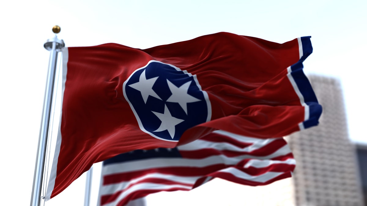Tennessee and U.S. flags