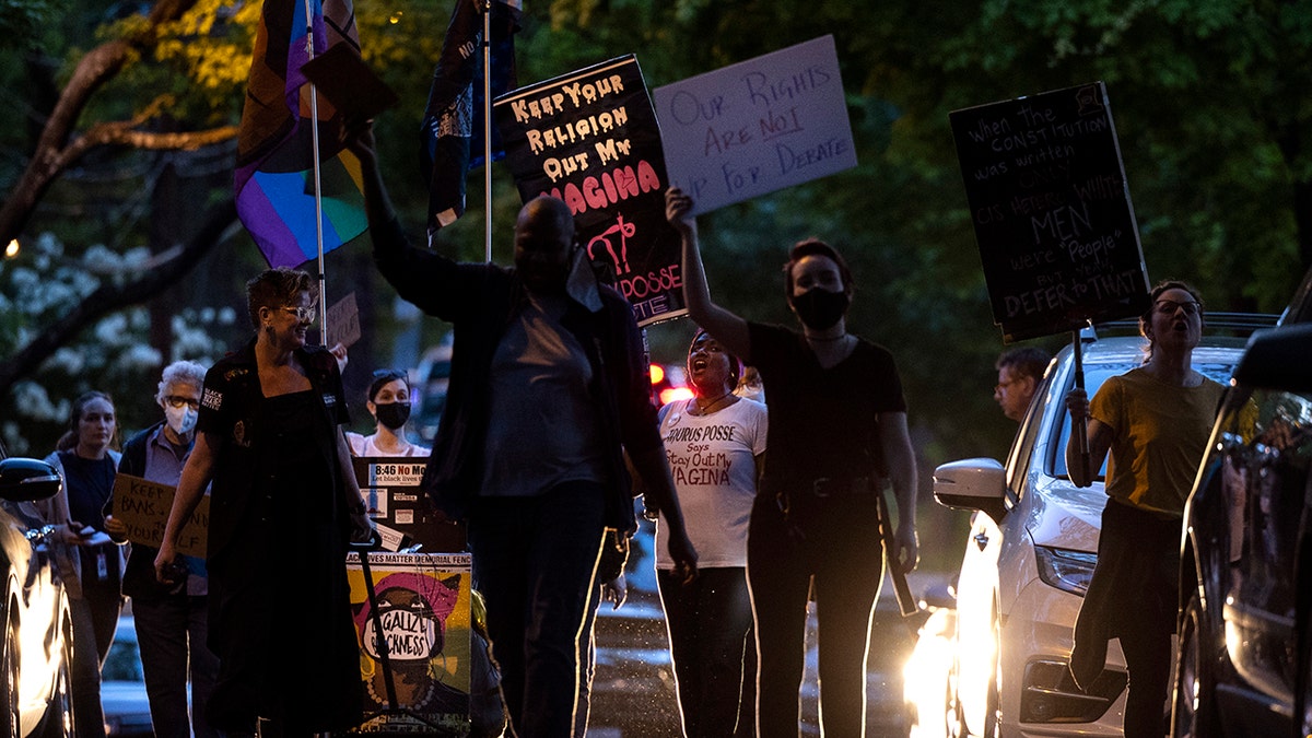 pro-abortion protesters picketing