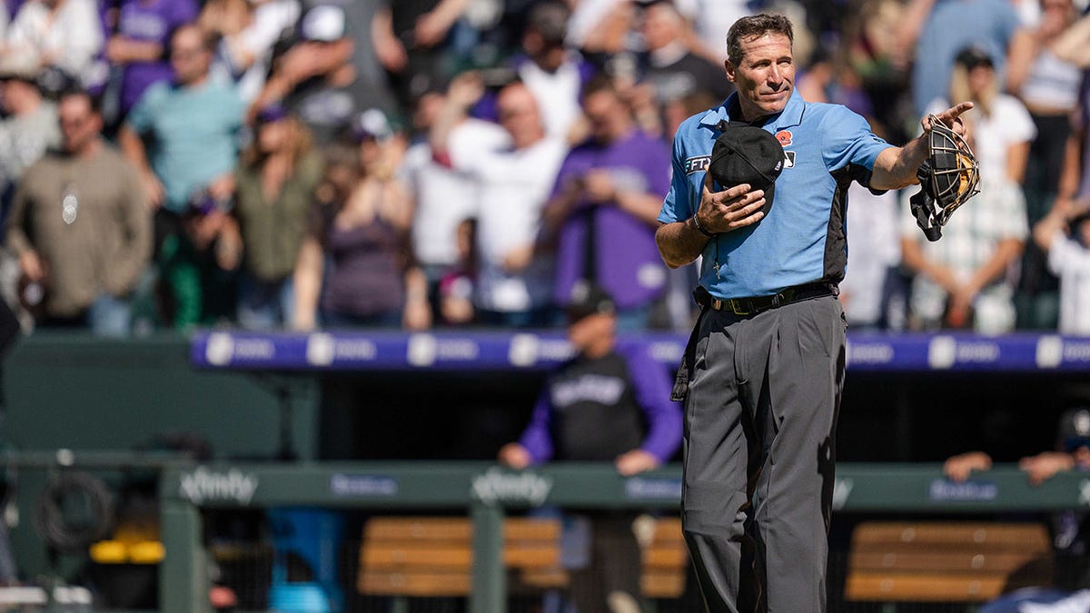 Angel Hernandez claims MLB 'manipulated' year-end reviews of minority  umpires: report