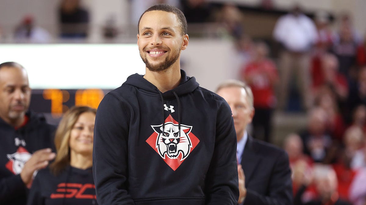 Davidson names student section after Steph Curry