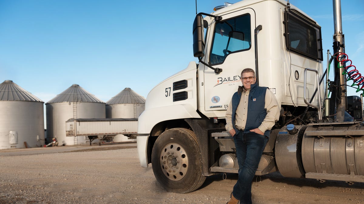 IL gubernatorial candidate Darren Bailey on the farm