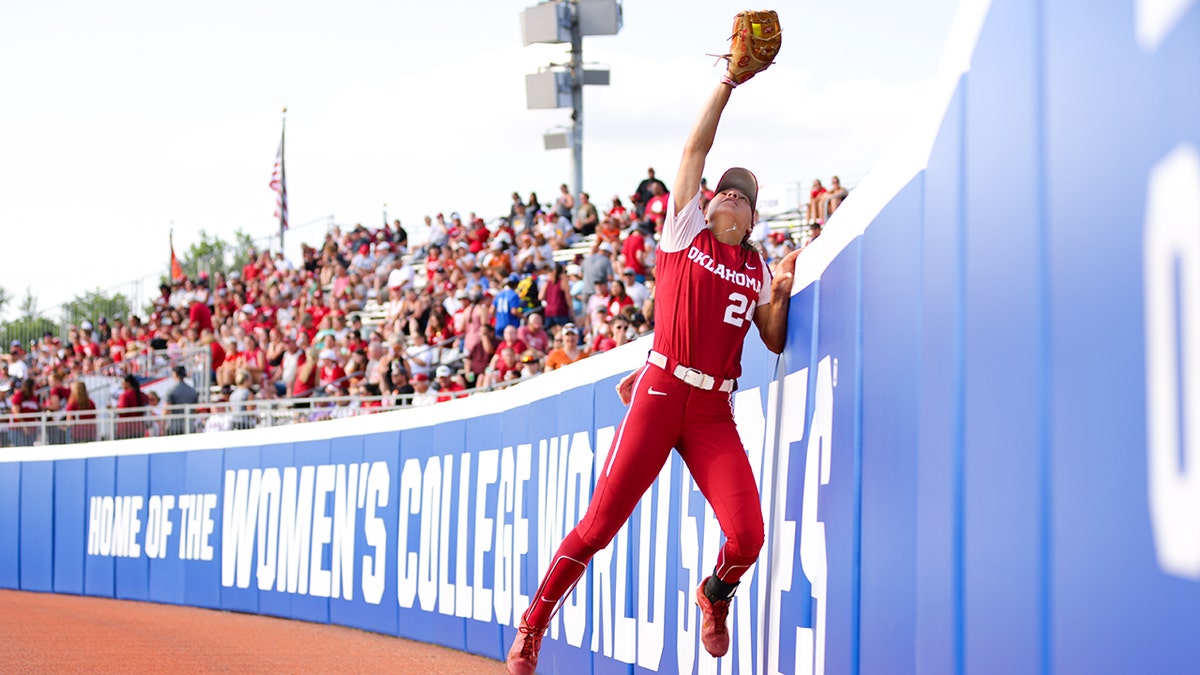 Jayda Coleman makes catch