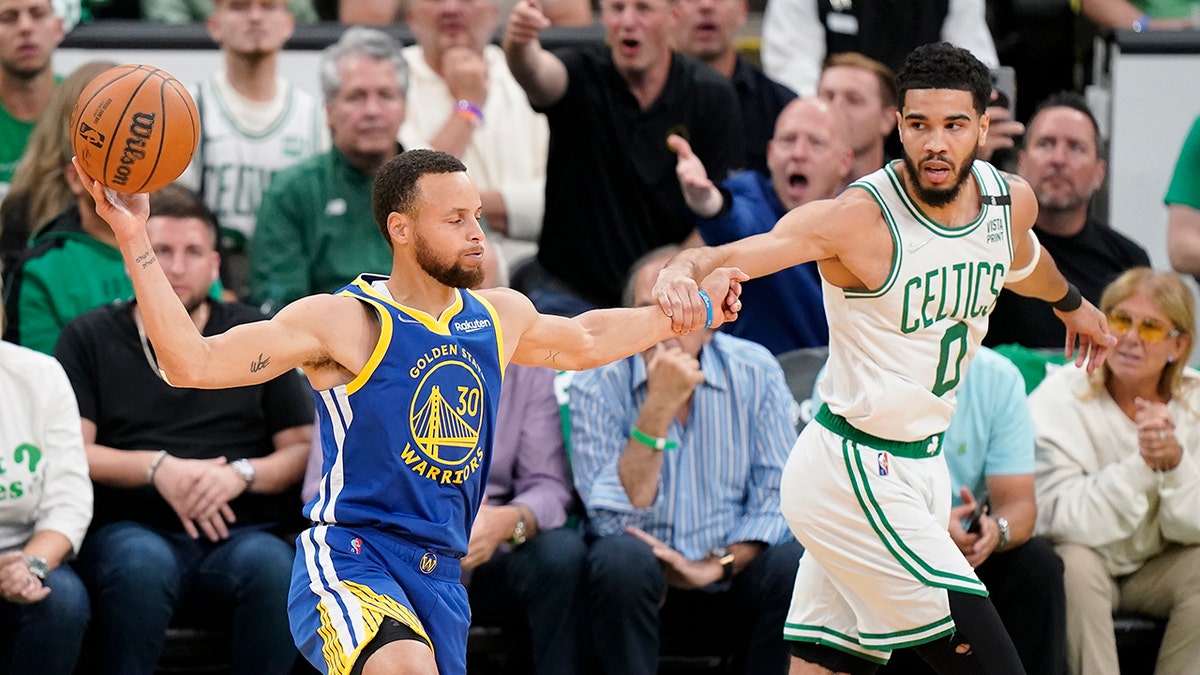 Jayson Tatum defends Stephen Curry