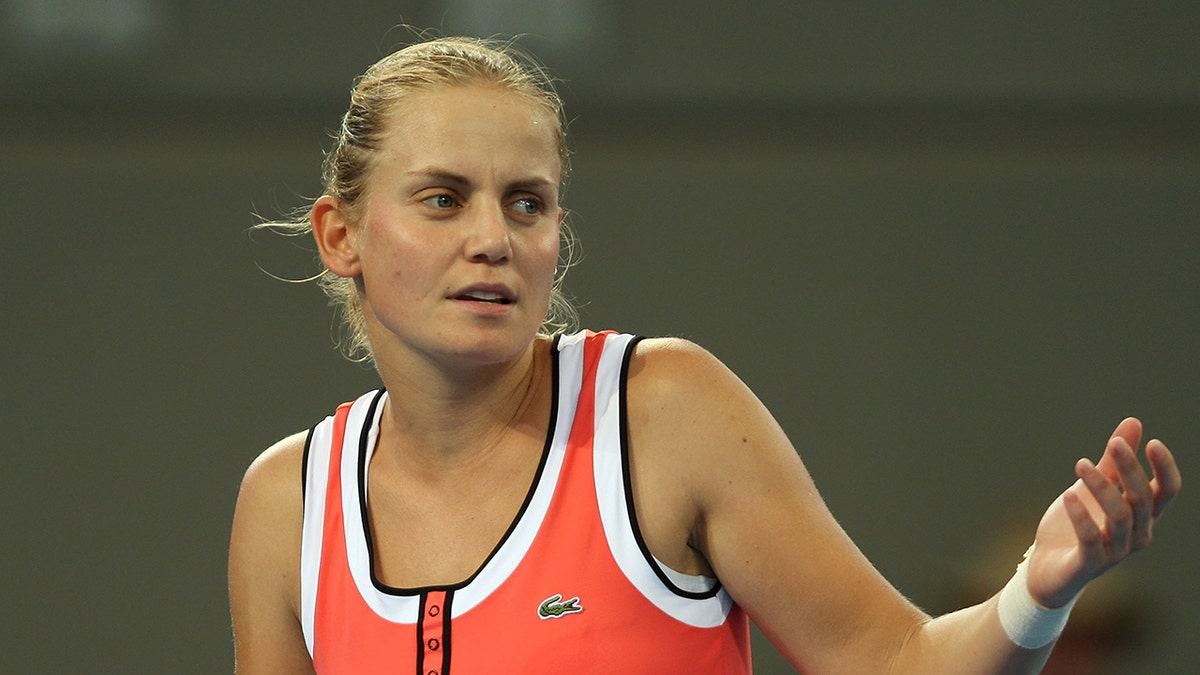Jelena Dokic complains about losing a point