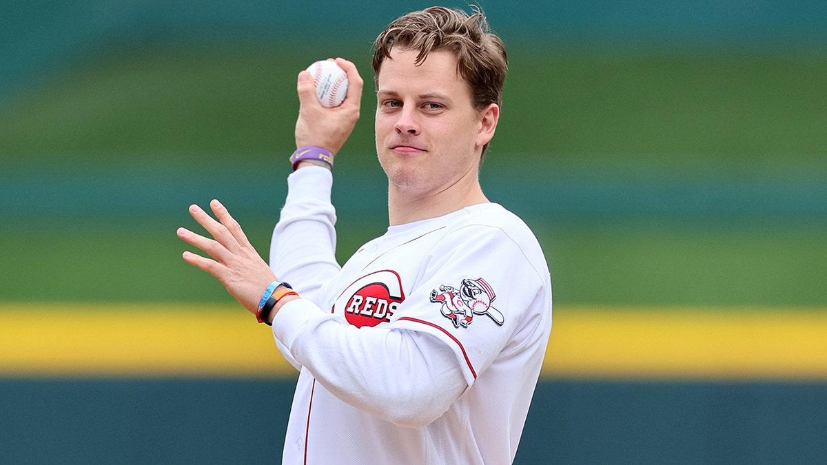 Joe Burrow throws a pitch