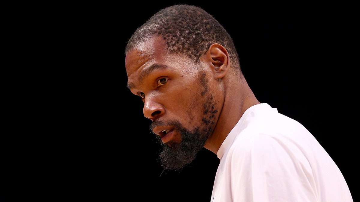Kevin Durant stares down the Celtics
