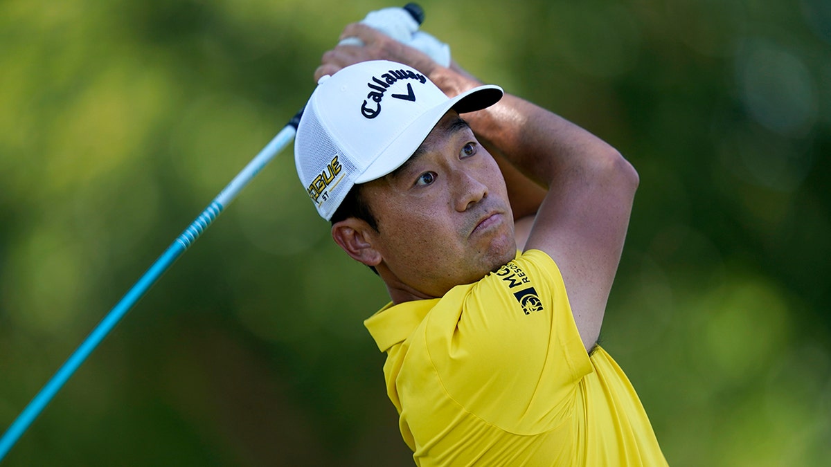 Kevin Na swings his club