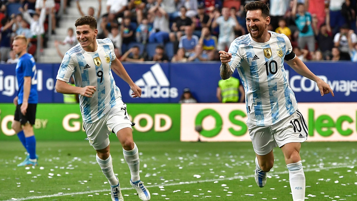 Lionel Messi scores a goal vs Estonia