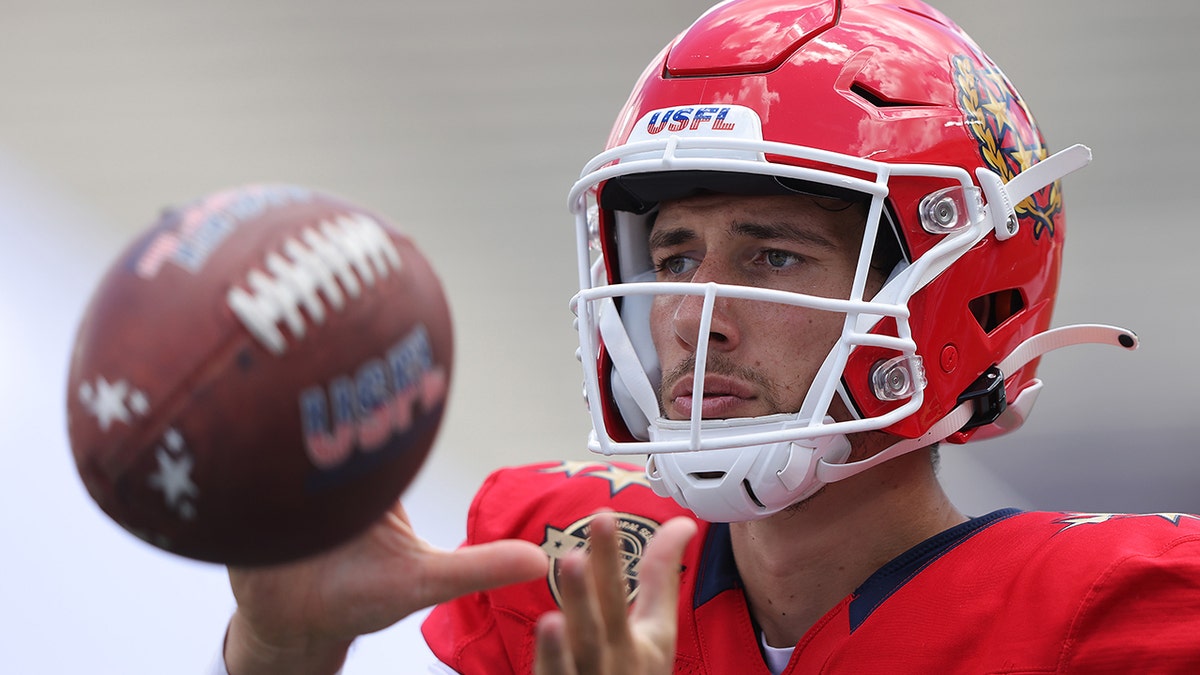 Luis Perez gets ready for USFL game