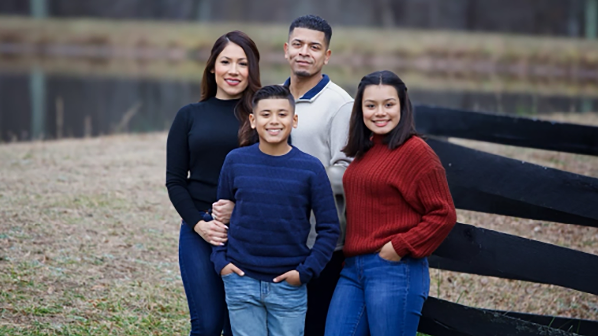 Yesli Vega and family