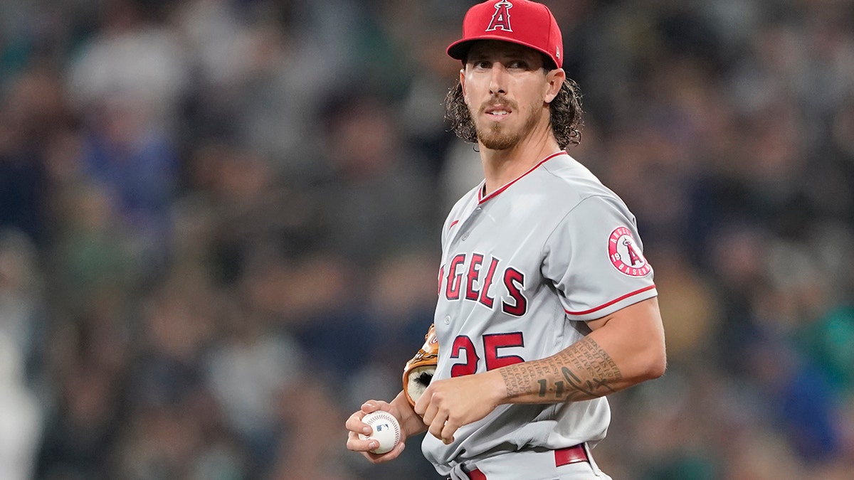 Michael Lorenzen on the mound vs Mariners