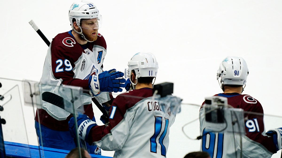 Nathan MacKinnon scores in Game 6