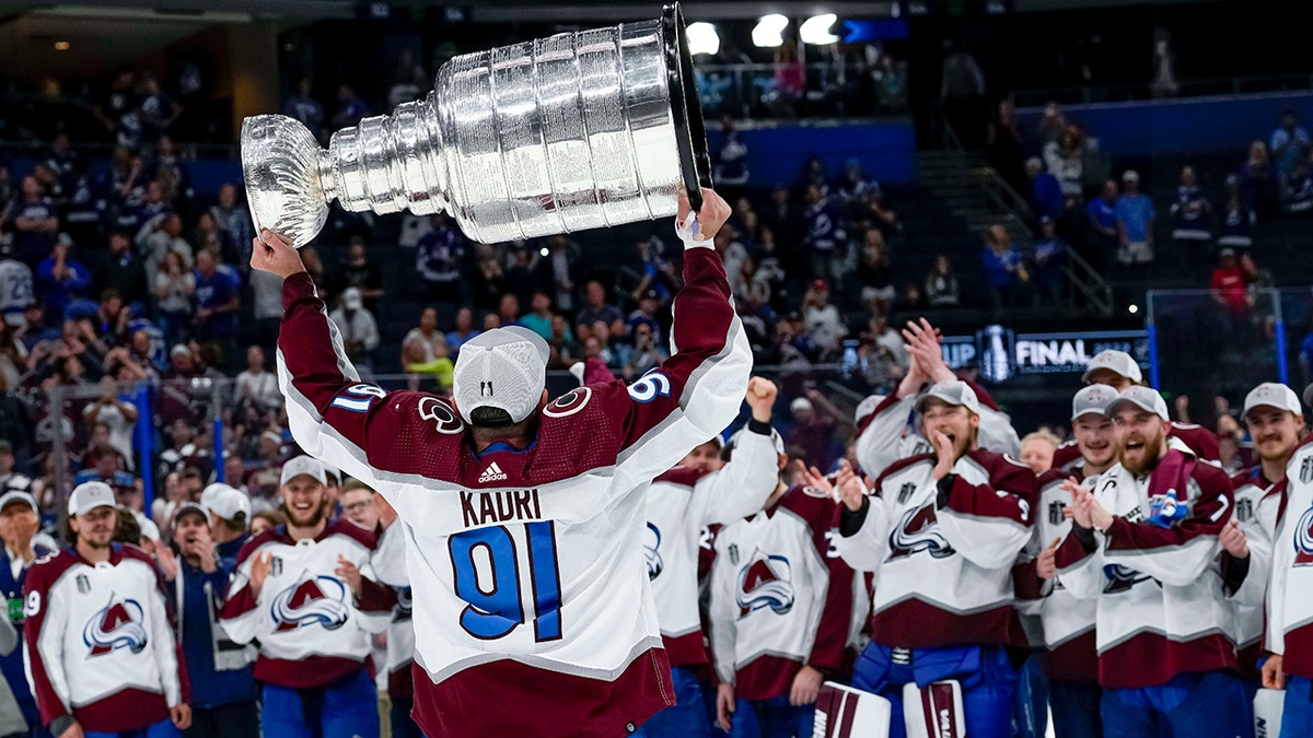Avalanche fall 5-3 in Calgary, present Nazem Kadri with his Stanley