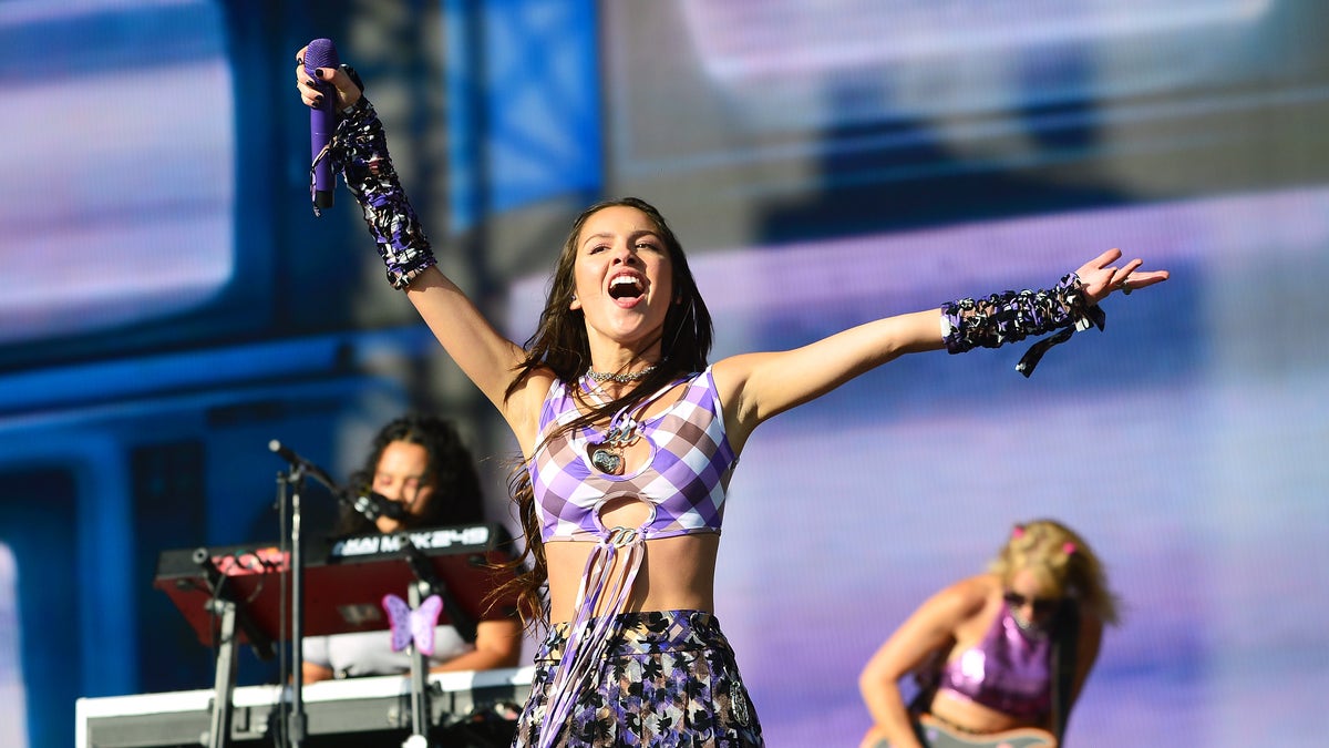 Olivia Rodrigo sang in front of thousands of people at Glastonbury festival