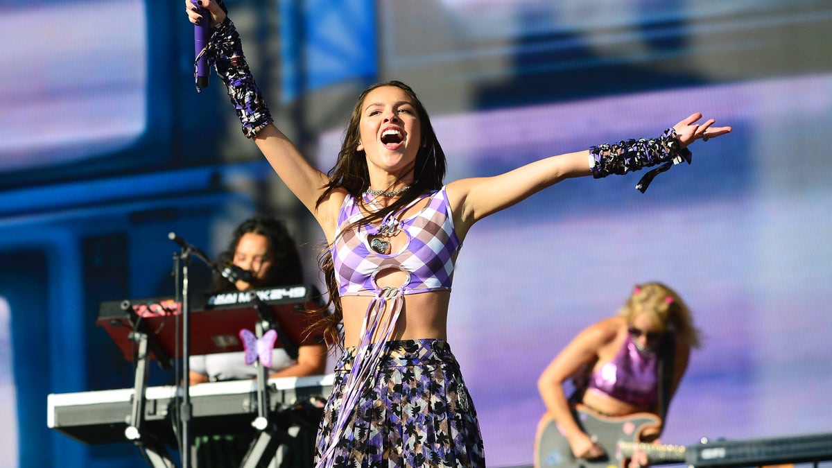 Olivia Rodrigo sang in front of thousands of people at Glastonbury festival