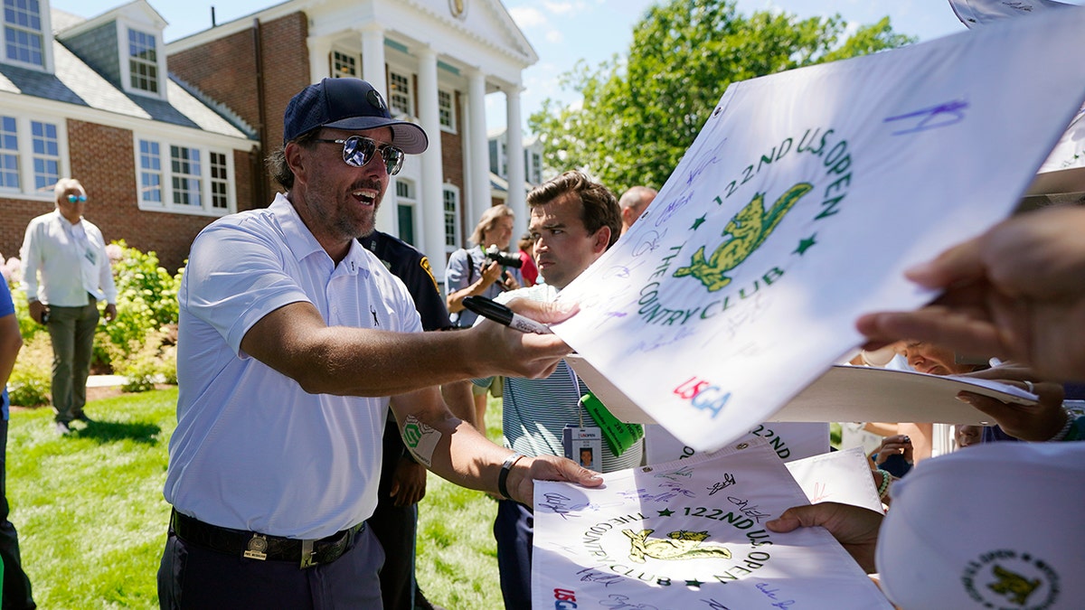 Phil Mickelson signs autographs at Brookline