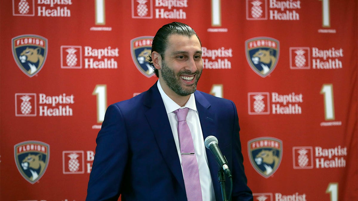 Roberto Luongo talks at press conference
