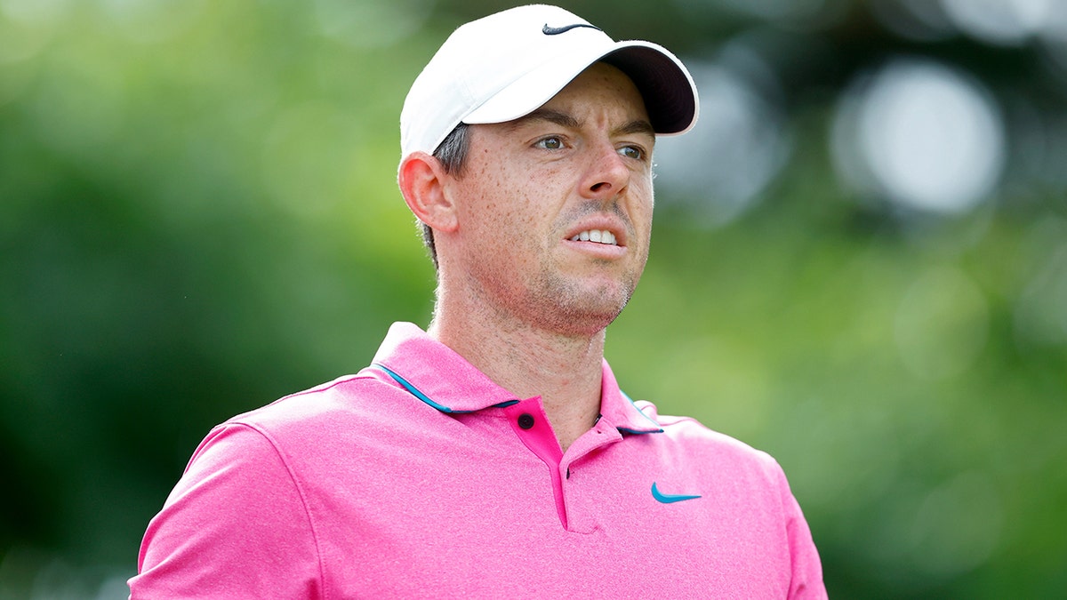 Rory McIlroy looks at the 18th green