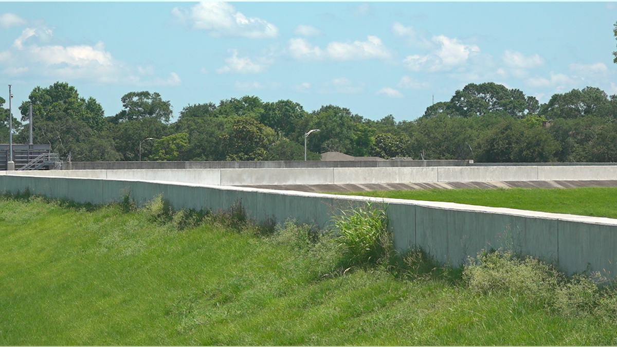 New Orleans levee prepared for hurricanes