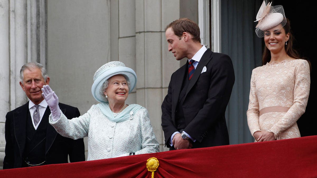 Queen Elizabeth and other royals on the balcony of Buckingham Palace