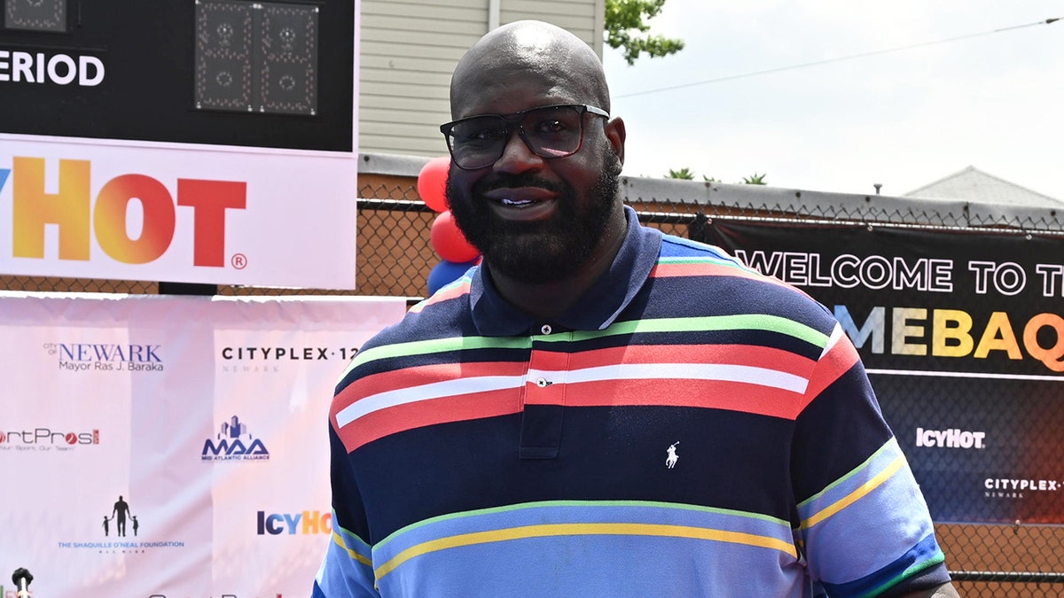 Shaq unveils a court in New Jersey