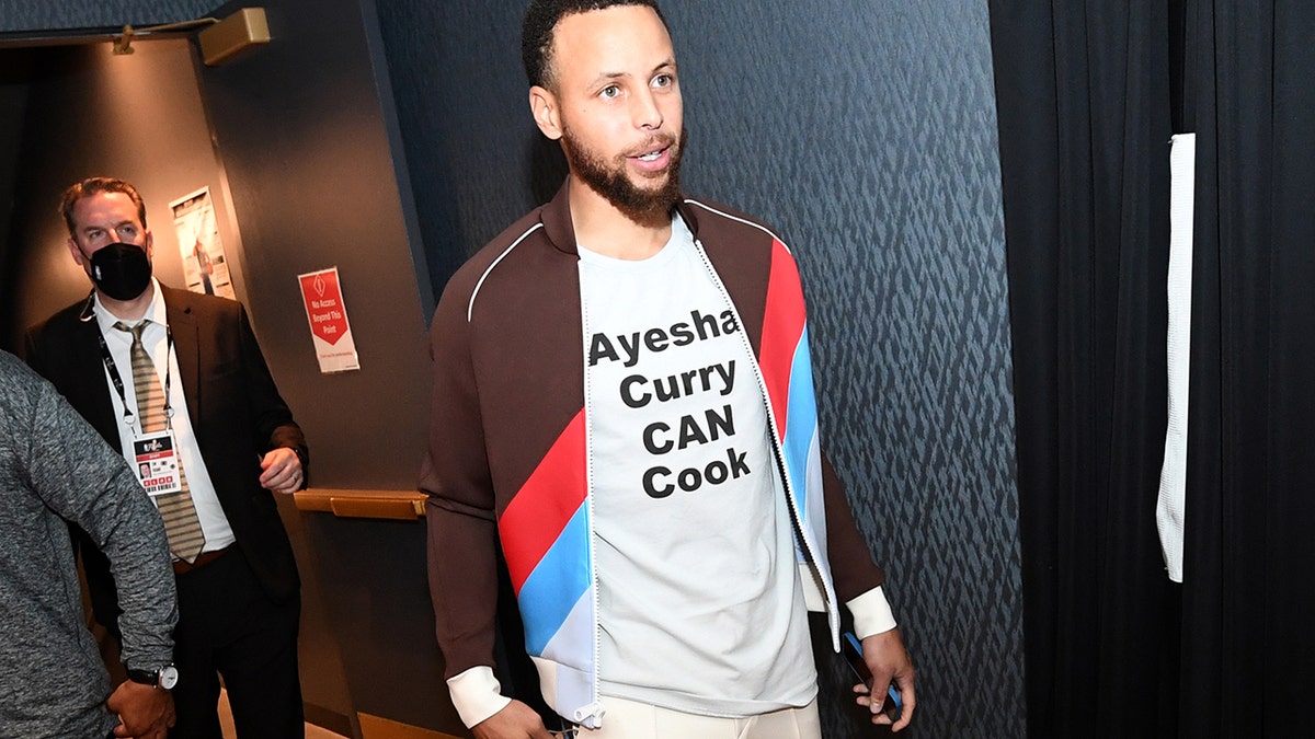 Stephen Curry supports his wife