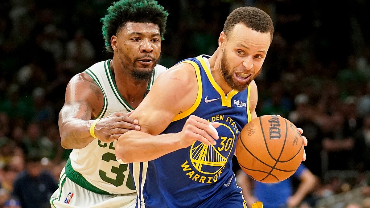 Stephen Curry drives past Marcus Smart