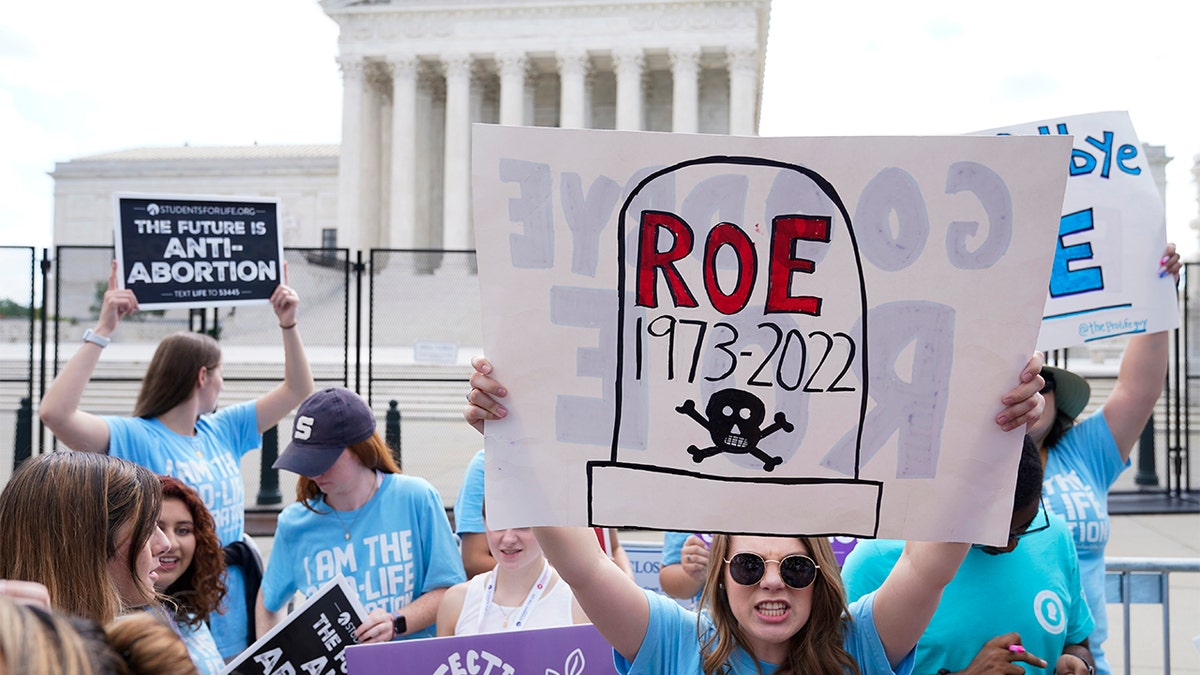 Supreme Court Roe v. Wade decision announced