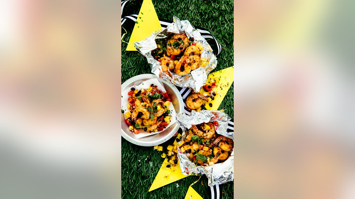 Spicy shrimp foil packets