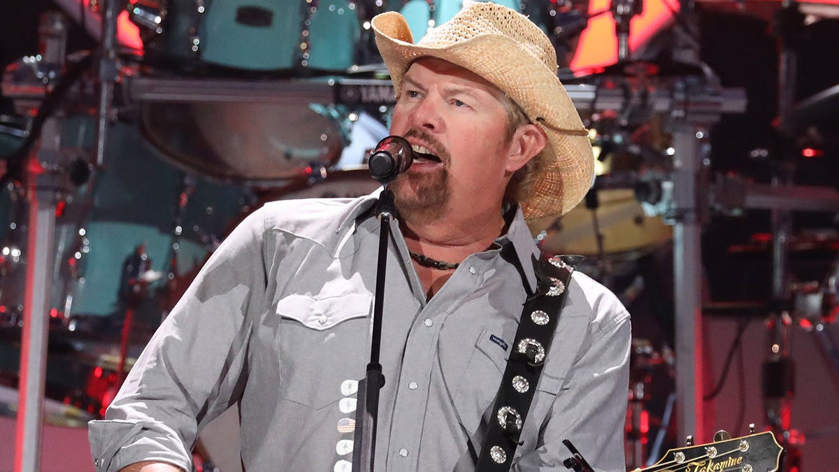 Toby Keith reveals cancer diagnosis