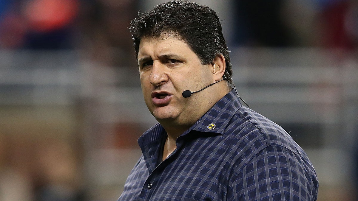 Tony Siragusa on the sideline