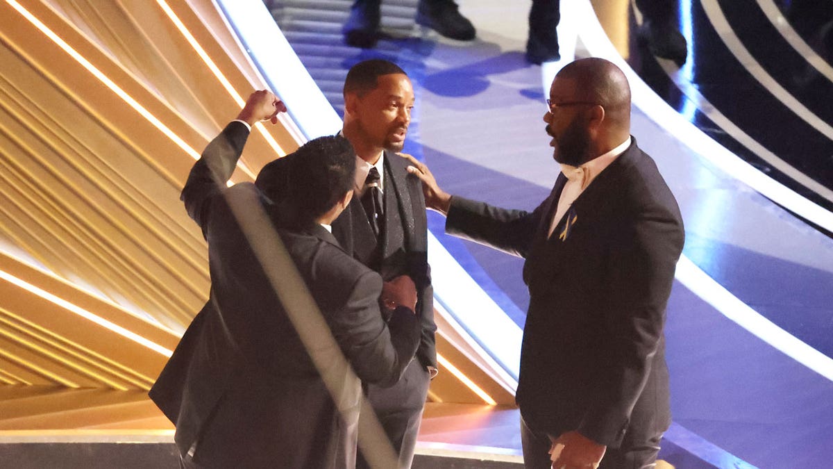 Tyler Perry speaks to Will Smith after the Oscars slap