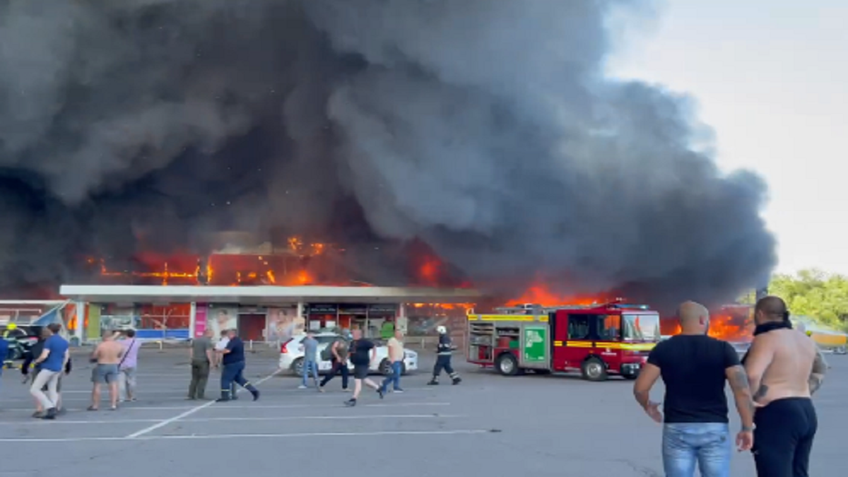 Fire at Kremenchuk mall