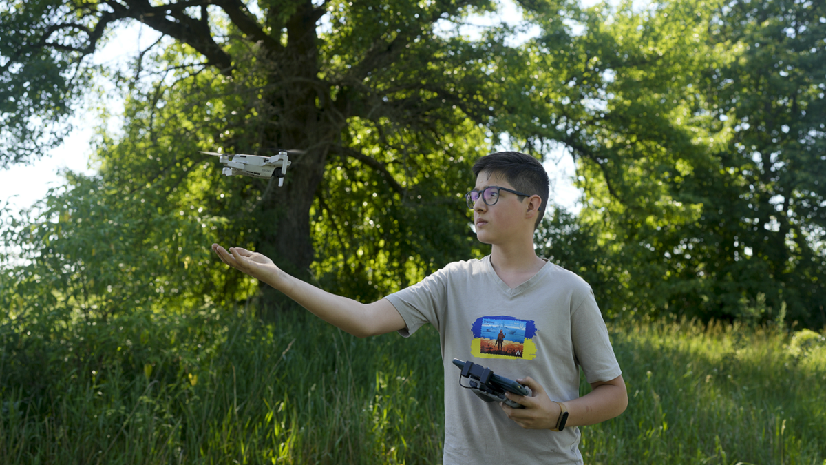 Ukraine teen uses drone to help military near Kyiv
