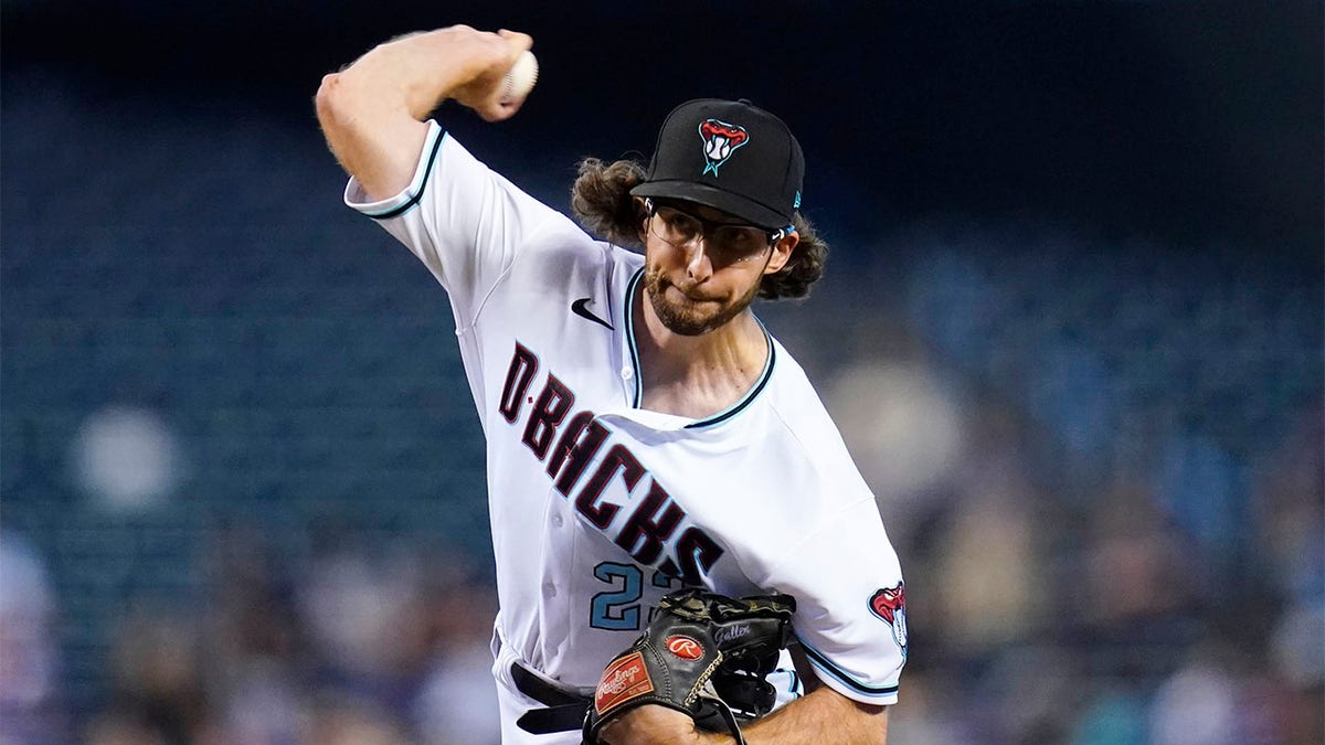 Zac Gallen throws a pitch